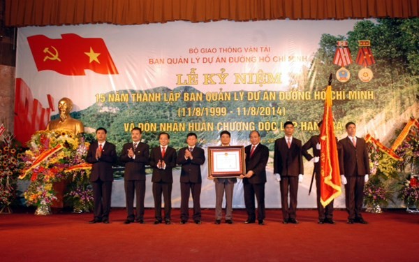 Kỷ niệm 15 năm thành lập Ban Quản lý dự án đường Hồ Chí Minh (11/8/1999-11/8/2014) - ảnh 1